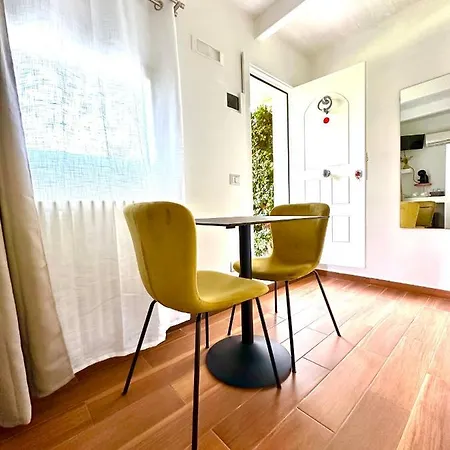 La Casa (adults Only) Bed and Breakfast 3*